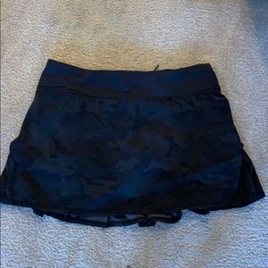 Lululemon pace rival in camouflage